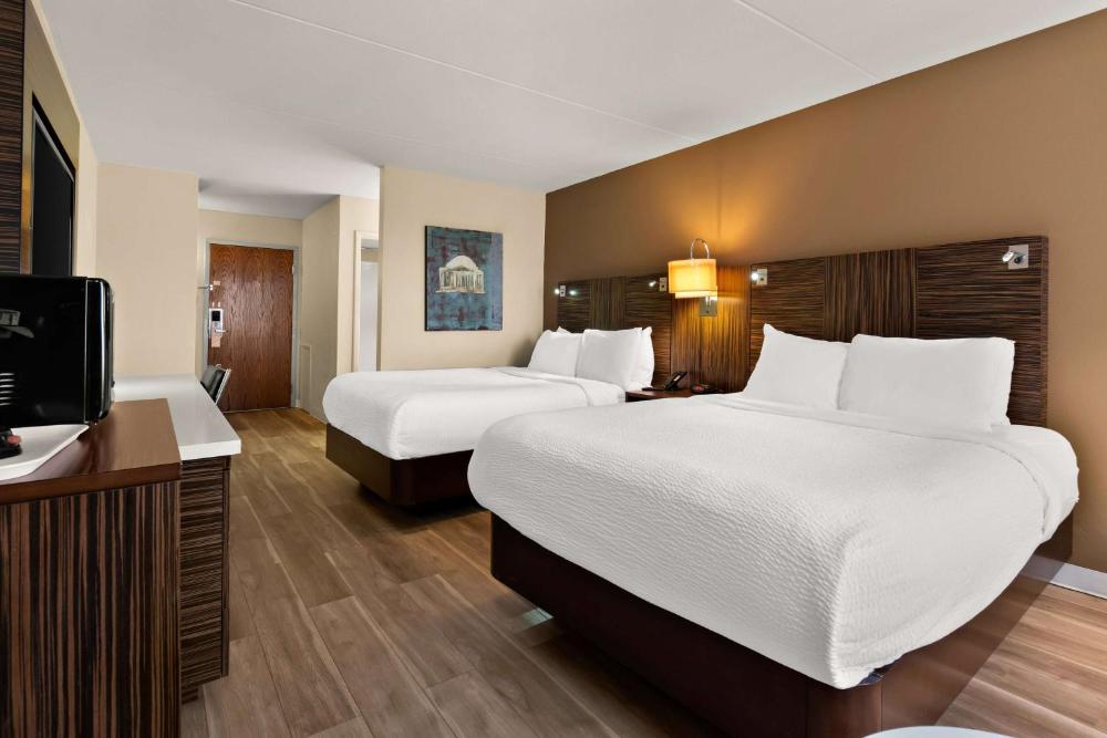 Queen Room with Two Queen Beds - Mobility Access/Non-Smoking interior