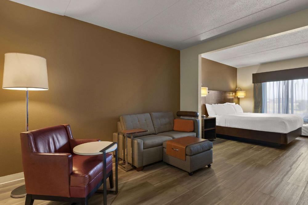 King Studio Suite - Non-Smoking interior
